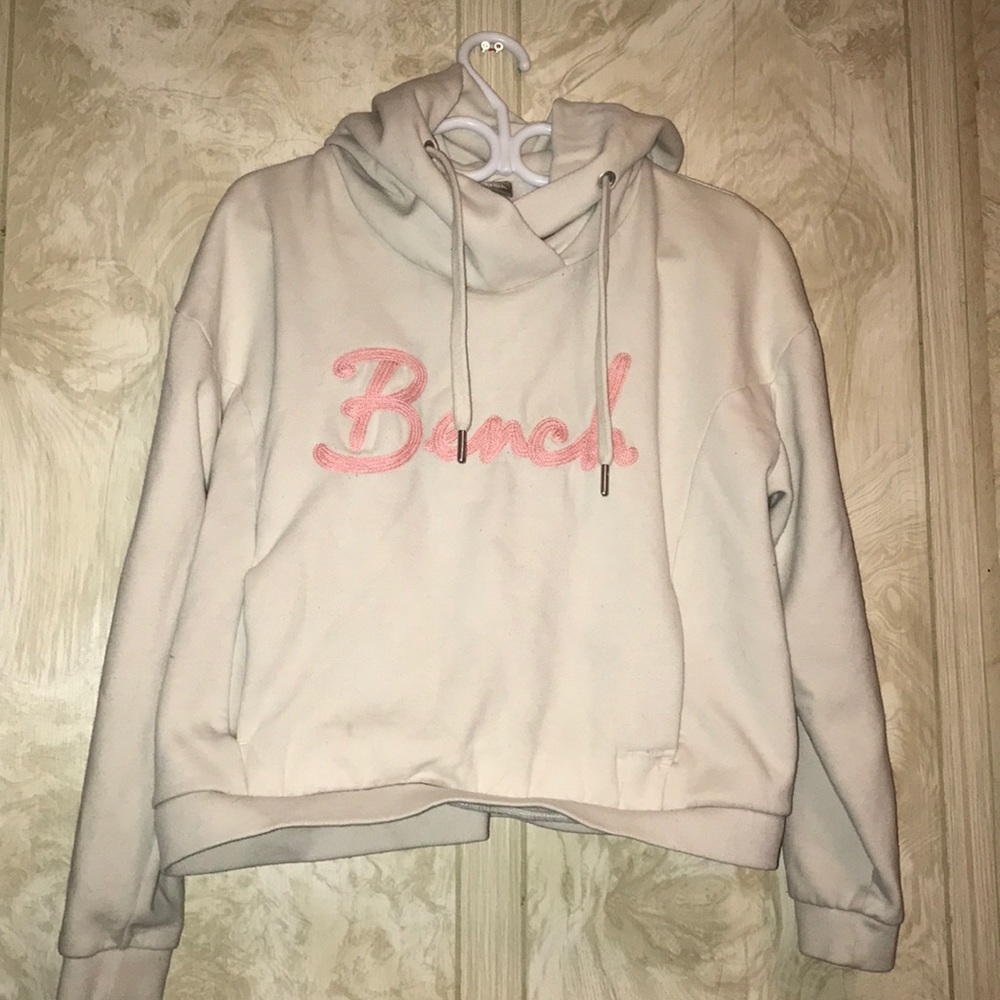 Clean, white sweater. Good condition